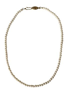 Vintage Classic White Pearl Strand Necklace with Gold Clasp